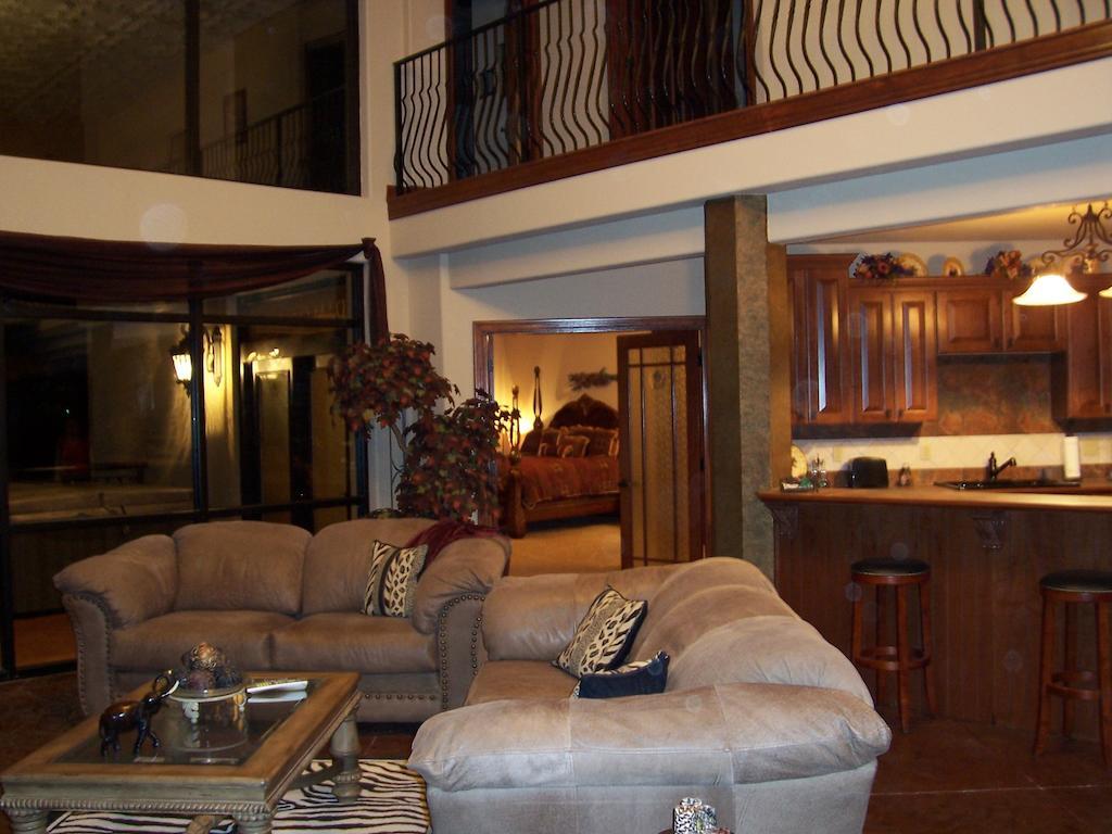 D'Monaco Resort Blue Eye Room photo